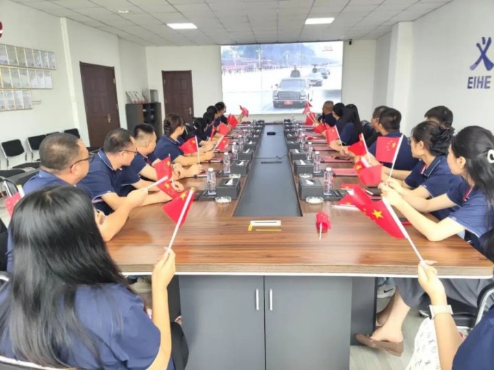 EIHE Steel Structure Group järjesti 93. sotilasparaatin suoran lähetyksen