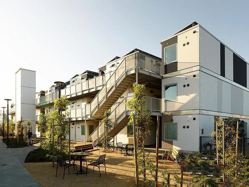 Monikerroksiset esivalmistetut konttitalot